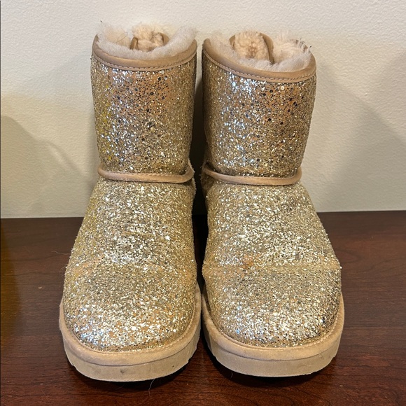 UGG Sparkly Tan Bow Boots - Picture 2 of 13